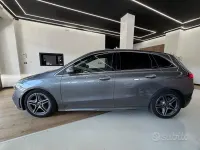 Usata Mercedes B180 AMG Line Premium 116 CV (85 kW) 2025 Grigio Utilitaria