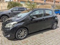 Usata Toyota Yaris Active 90 CV (66 kW) 2014 Nero Utilitaria