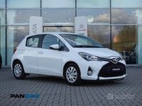 Usata Toyota Yaris Cool 69 CV (50 kW) 2015 Bianco Utilitaria