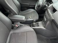 Usata Opel Astra 101 CV (74 kW) 2004 Bianco Utilitaria