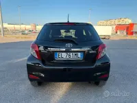 Usata Toyota Yaris Lounge 90 CV (66 kW) 2012 Nero Utilitaria