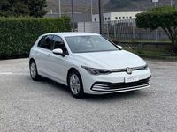 Usata VW Golf VIII Life 131 CV (96 kW) 2022 Pure white Berlina