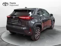 Begagnad Toyota Yaris Cross Trend 2022 Grå SUV