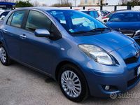 Usata Toyota Yaris 100 CV (73 kW) 2010 Blu Utilitaria