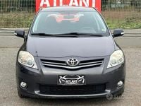 Usata Toyota Auris Active 99 CV (72 kW) 2011 Grigio Utilitaria