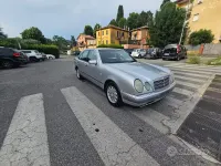 Usata Mercedes E200 136 CV (100 kW) 1997 Grigio Berlina