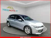 Begagnad VW Golf VIII Life 116 HK (85 kW) 2025 Silver Halvkombi