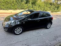 Usata Kia Rio 84 CV (61 kW) 2015 Nero Berlina