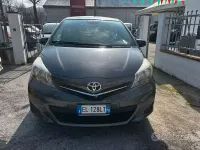 Usata Toyota Yaris Active 69 CV (50 kW) 2012 Grigio Utilitaria