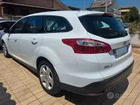 Usata Ford Focus 116 CV (85 kW) 2013 Bianco Station wagon