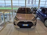 Usata Toyota Yaris Hybrid Active 92 CV (67 kW) 2024 Grigio Berlina