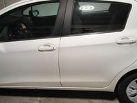Usata Toyota Yaris 90 CV (66 kW) 2015 Bianco Utilitaria