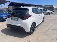 Usata Toyota Yaris Hybrid Trend 92 CV (67 kW) 2021 Bianco Berlina