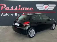 Usata Peugeot 208 82 CV (60 kW) 2017 Nero Utilitaria