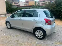 Usata Toyota Yaris 90 CV (66 kW) 2010 Grigio Utilitaria