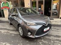 Usata Toyota Yaris Lounge 69 CV (50 kW) 2015 Grigio scuro Utilitaria