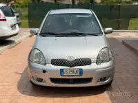 Usata Toyota Yaris Sol 65 CV (47 kW) 2005 Grigio Berlina