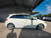 Usata Mercedes B180 Premium 109 CV (80 kW) 2012 Bianco Utilitaria