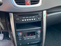 Gebraucht Peugeot 207 90 PS (66 kW) 2011 Schwarz Kombi