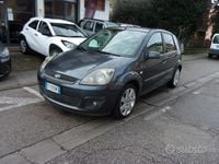 Usata Ford Fiesta Titanium 74 CV (54 kW) 2006 Grigio Utilitaria