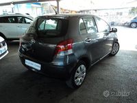 Usata Toyota Yaris 90 CV (66 kW) 2009 Grigio Utilitaria
