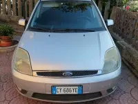Usata Ford Fiesta Ghia 68 CV (50 kW) 2005 Argento Utilitaria