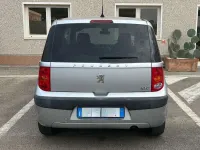 Usata Peugeot 1007 73 CV (53 kW) 2005 Argento Monovolume