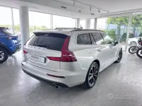 Usata Volvo V60 197 CV (144 kW) 2022 Grigio Station wagon