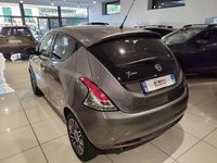 Usata Lancia Ypsilon Gold 69 CV (50 kW) 2018 Grigio Utilitaria