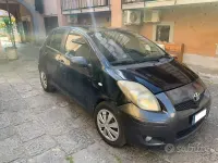 Usata Toyota Yaris 90 CV (66 kW) 2006 Nero Utilitaria