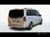 Usata Mercedes V220 Premium 163 CV (119 kW) 2022 Grigio chiaro Monovolume