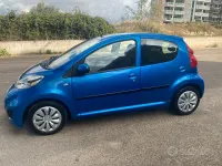 Usata Peugeot 107 68 CV (50 kW) 2010 Blu Utilitaria