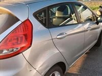 Usata Ford Fiesta 80 CV (58 kW) 2012 Grigio Utilitaria