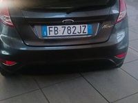 Usata Ford Fiesta 75 CV (55 kW) 2016 Grigio Utilitaria