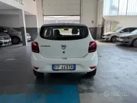 Usata Dacia Sandero Lauréate 75 CV (55 kW) 2018 Bianco Berlina