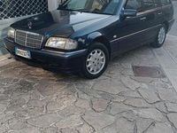 Usata Mercedes C220 125 CV (91 kW) 2000 Blu Station wagon