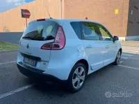 Usata Renault Scénic III 110 CV (80 kW) 2011 Bianco Monovolume