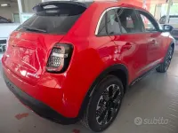 Nuova Fiat 600 La Prima 101 CV (74 kW) 2025 Rosso SUV
