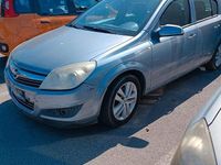 Käytetty Opel Astra 60 HP (44 kW) 2007 Harmaa Sedan