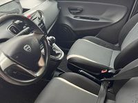 Usata Lancia Ypsilon 69 CV (50 kW) 2014 Bianco Utilitaria
