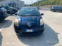 Usata Toyota Yaris 69 CV (50 kW) 2005 Blu Berlina