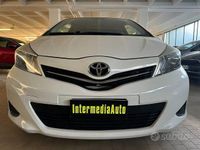 Usata Toyota Yaris Active 69 CV (50 kW) 2014 Bianco Utilitaria