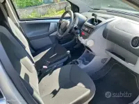 Usado Toyota Aygo 68 HP (50 kW) 2009 Cinzento Citadino