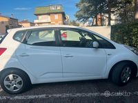 Usata Kia Venga Active 90 CV (66 kW) 2015 Bianco Utilitaria