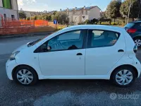 Usata Toyota Aygo 68 CV (50 kW) 2013 Bianco Utilitaria