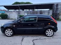 Usata Ford Fiesta 49 CV (36 kW) 2006 Nero Utilitaria