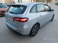 Usata Mercedes B180 AMG Line Premium 116 CV (85 kW) 2023 Grigio Utilitaria