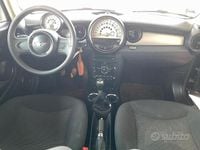 Begagnad Mini ONE 74 HK (54 kW) 2012 Brun Halvkombi