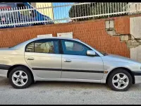 Usata Toyota Avensis 128 CV (94 kW) 1998 Grigio Berlina