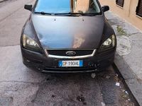 Usata Ford Focus 90 CV (66 kW) 2005 Grigio Station wagon